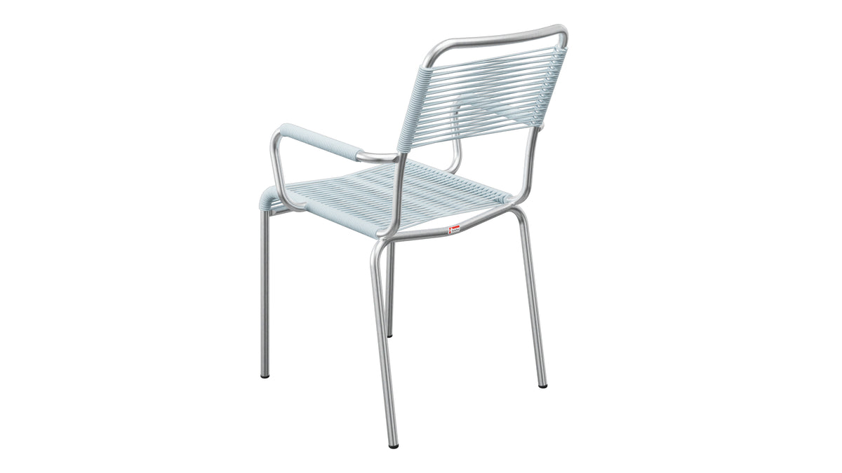 Rigi Spaghetti-Gartenstuhl mit Armlehne in Pastellblau präsentiert im Onlineshop von KAQTU Design AG. Gartenstuhl mit Armlehnen ist von Schaffner