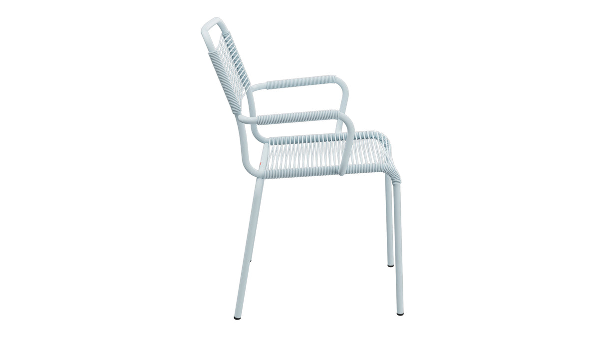 Rigi Spaghetti-Gartenstuhl mit Armlehne in Pastellblau präsentiert im Onlineshop von KAQTU Design AG. Gartenstuhl mit Armlehnen ist von Schaffner