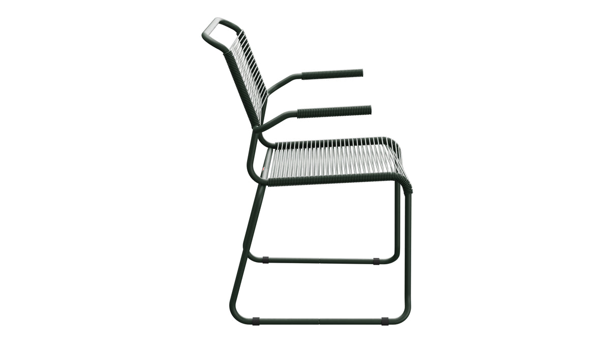 Säntis Spaghetti-Gartenstuhl mit Armlehne Kufen in Tannengrün präsentiert im Onlineshop von KAQTU Design AG. Gartenstuhl mit Armlehnen ist von Schaffner
