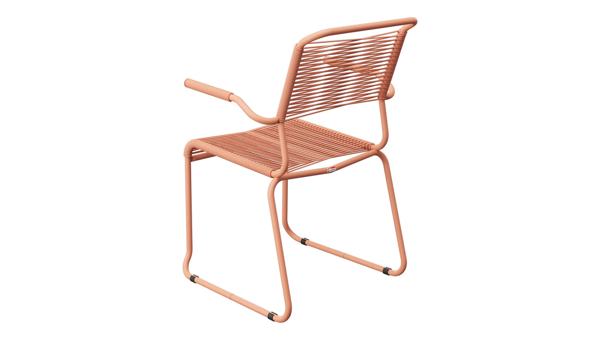 Säntis Spaghetti-Gartenstuhl mit Armlehne Kufen in Pastellterracotta präsentiert im Onlineshop von KAQTU Design AG. Gartenstuhl mit Armlehnen ist von Schaffner