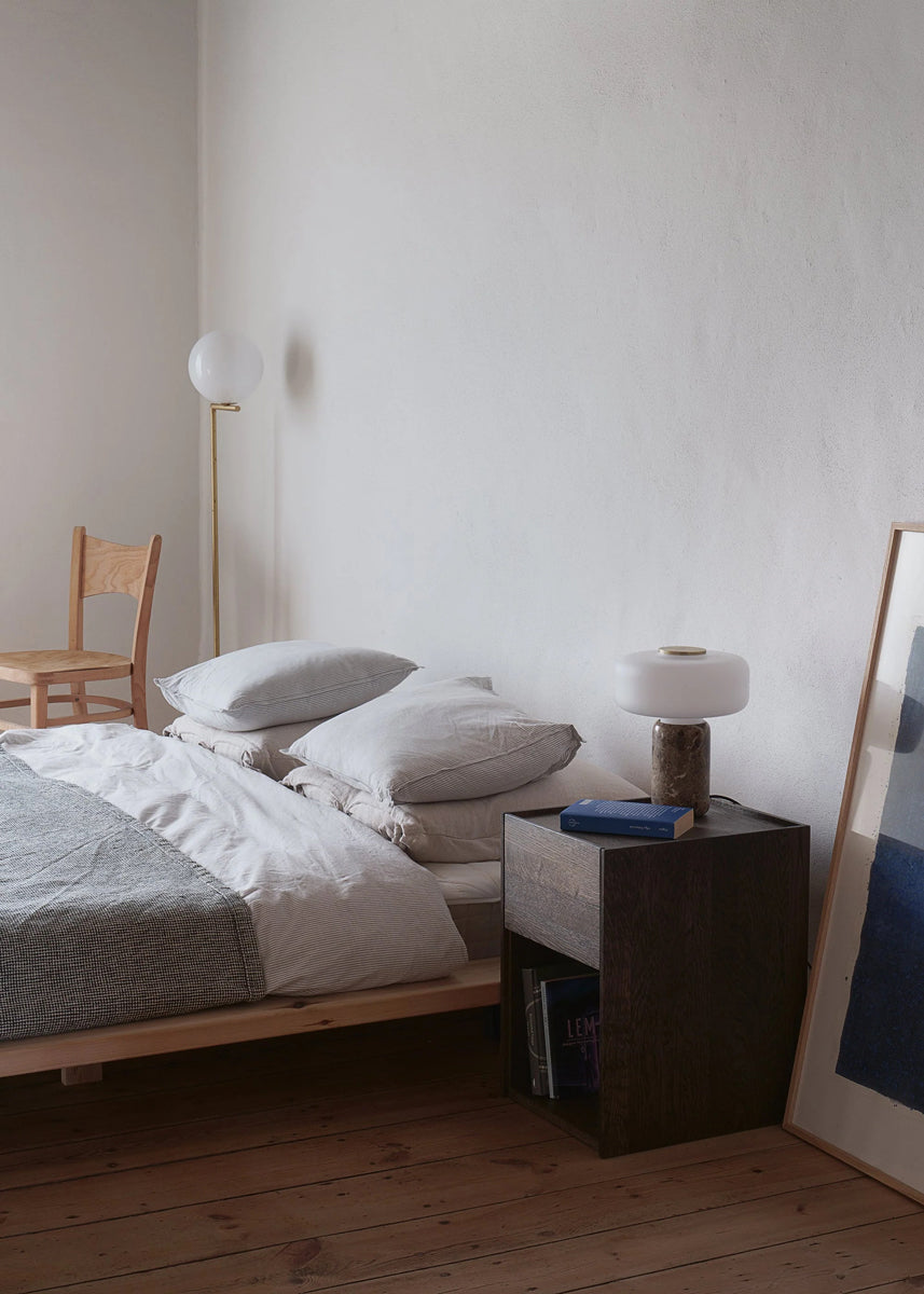 Kari KRI01 - Nachttisch in Eiche Natur präsentiert im Onlineshop von KAQTU Design AG. Esstisch ist von Tamo