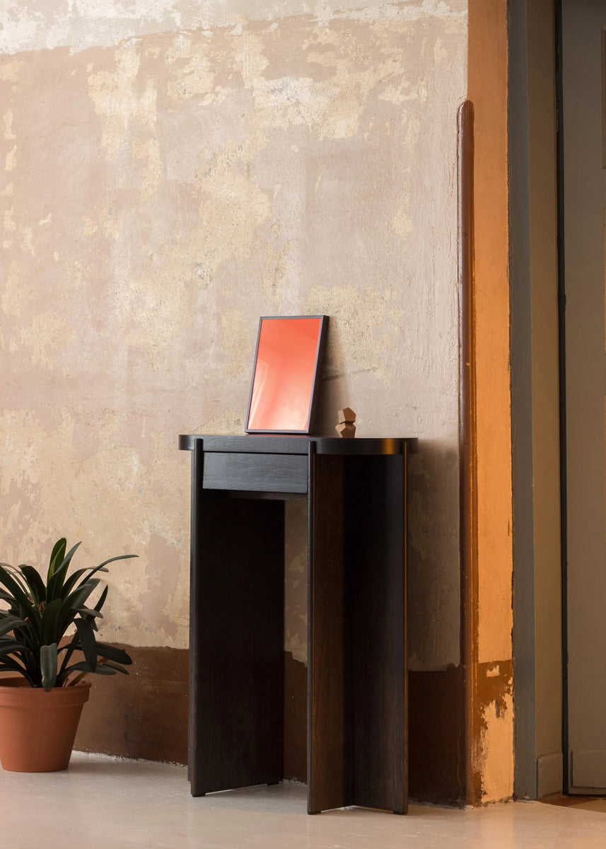 Kiru KIRK02 - Konsole in Eiche Kobalt präsentiert im Onlineshop von KAQTU Design AG. Konsolentisch ist von Tamo