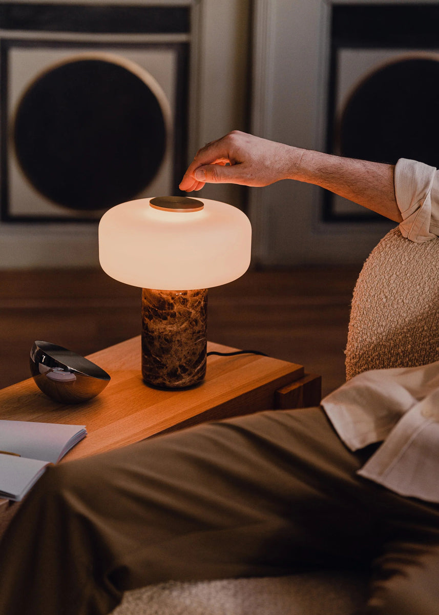 Fonte FNT01 - Lampe in Braun präsentiert im Onlineshop von KAQTU Design AG. Tischleuchte ist von Tamo