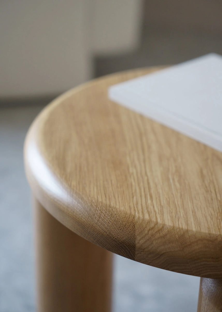 Neo NEO40 - Beistelltisch in Eiche Natur präsentiert im Onlineshop von KAQTU Design AG. Beistelltisch ist von Tamo