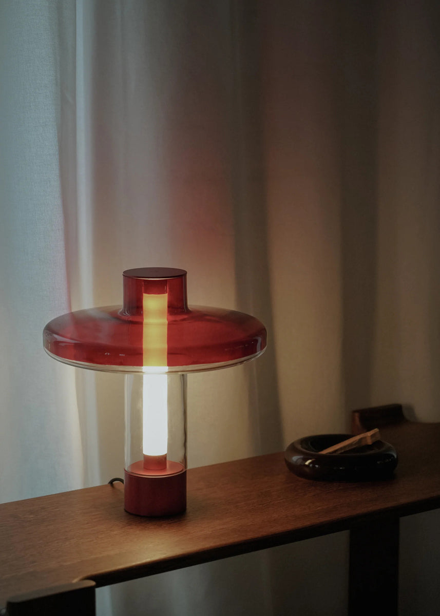 Nevo NVO01 - Lampe in Aluminium präsentiert im Onlineshop von KAQTU Design AG. Tischleuchte ist von Tamo