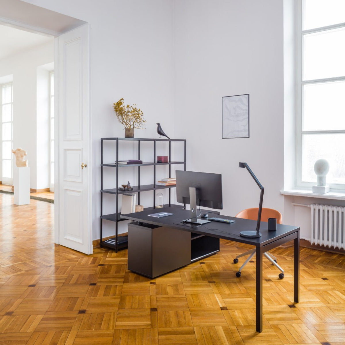 Ogi Y BOYL20 - Schreibtisch mit Schrank in präsentiert im Onlineshop von KAQTU Design AG. Schreibtisch ist von Mdd