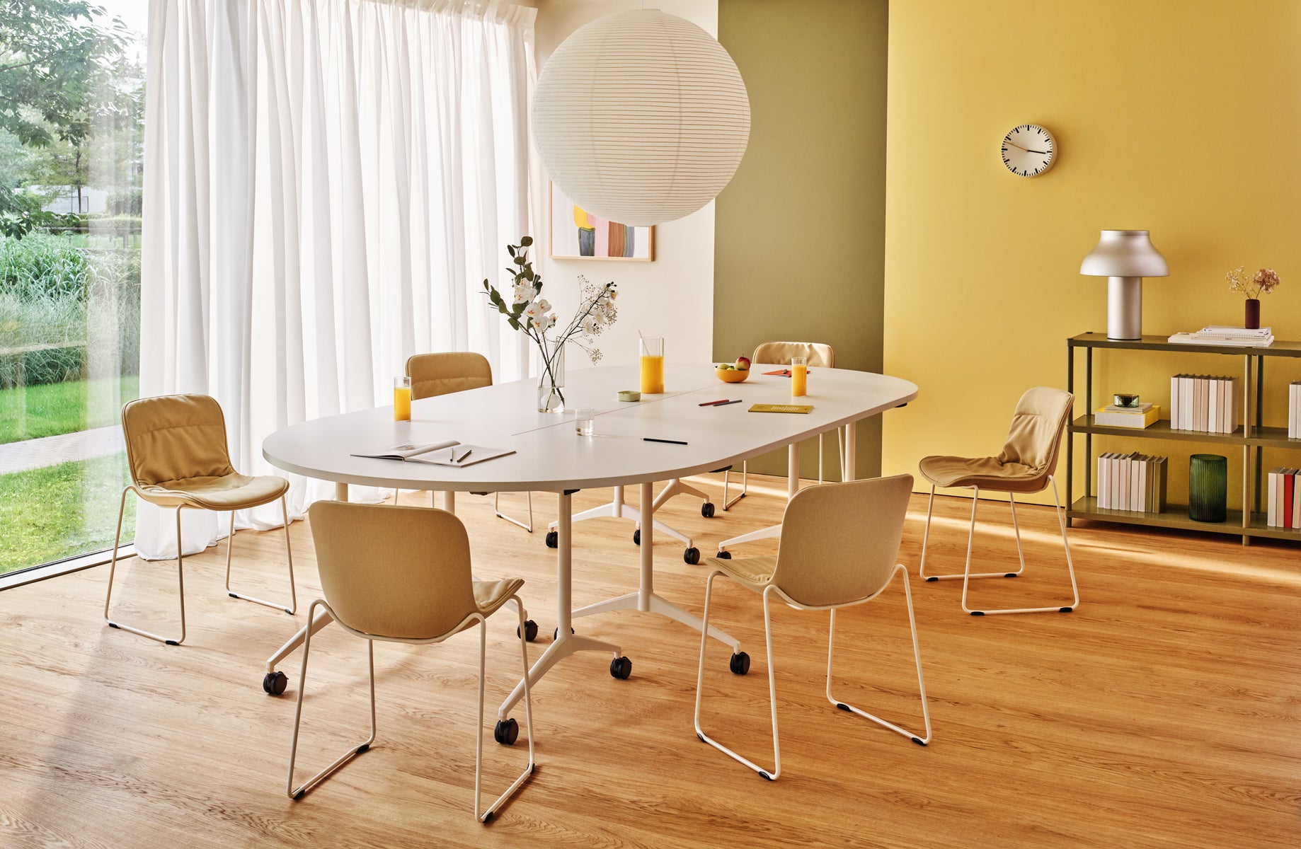 Revi RV01 - Klapptisch in Honigeiche präsentiert im Onlineshop von KAQTU Design AG. Konferenztisch ist von Mdd