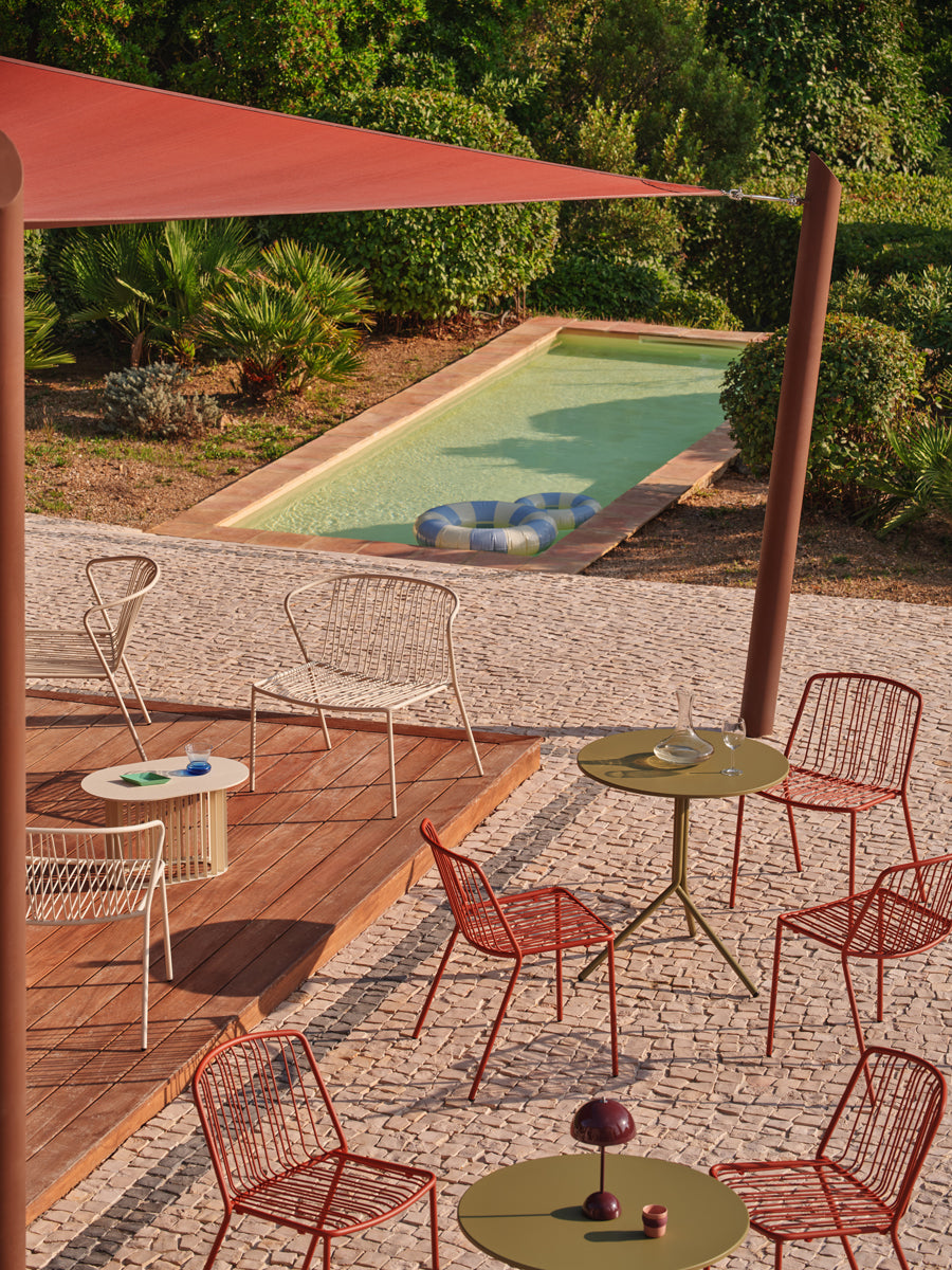 Luna LUN70 - Cafeteriatisch in Ziegelrot präsentiert im Onlineshop von KAQTU Design AG. Gartentisch ist von Mdd