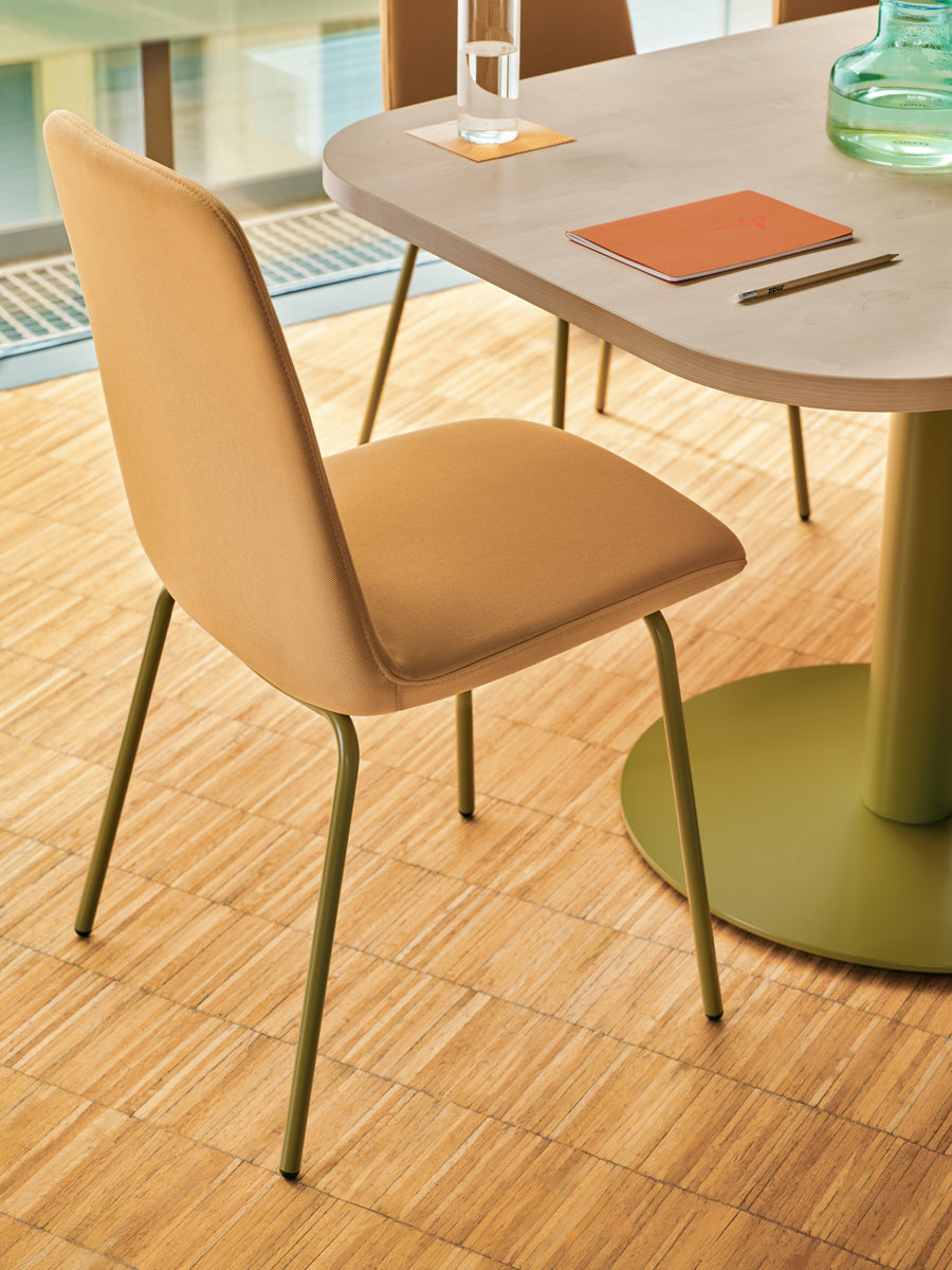 Ulti UKP16 - Stuhl 4-Bein-Gestell in präsentiert im Onlineshop von KAQTU Design AG. Stuhl ist von Mdd