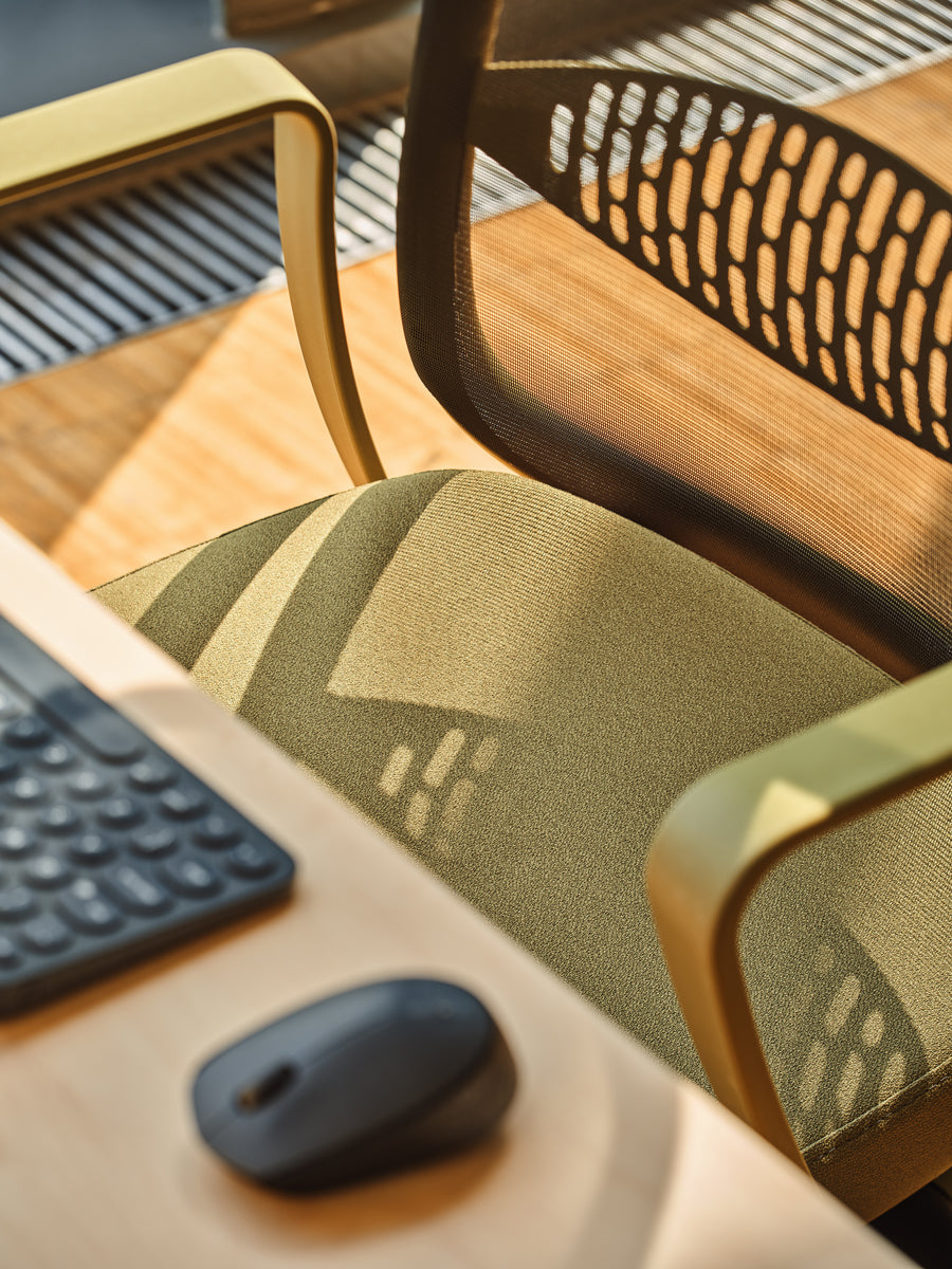 Astro ASR01 - Bürostuhl in präsentiert im Onlineshop von KAQTU Design AG. Bürostuhl ist von Mdd