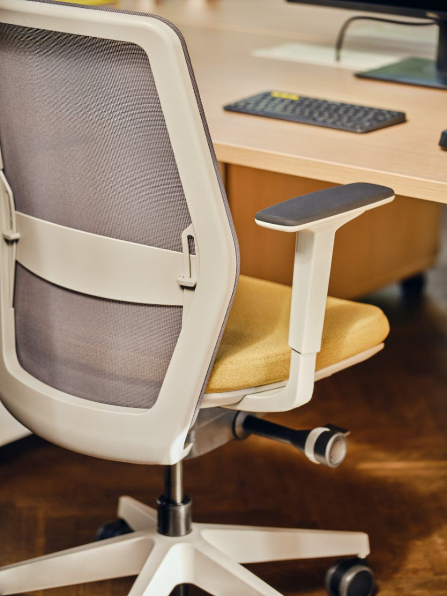 Evo EV01 - Bürostuhl Mesh-Rückenlehne in Orange präsentiert im Onlineshop von KAQTU Design AG. Bürostuhl ist von Mdd