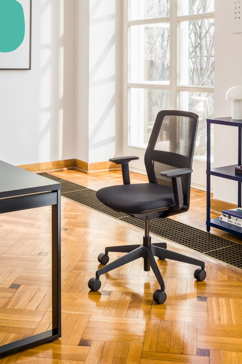 Evo EV01 - Bürostuhl Mesh-Rückenlehne in Orange präsentiert im Onlineshop von KAQTU Design AG. Bürostuhl ist von Mdd