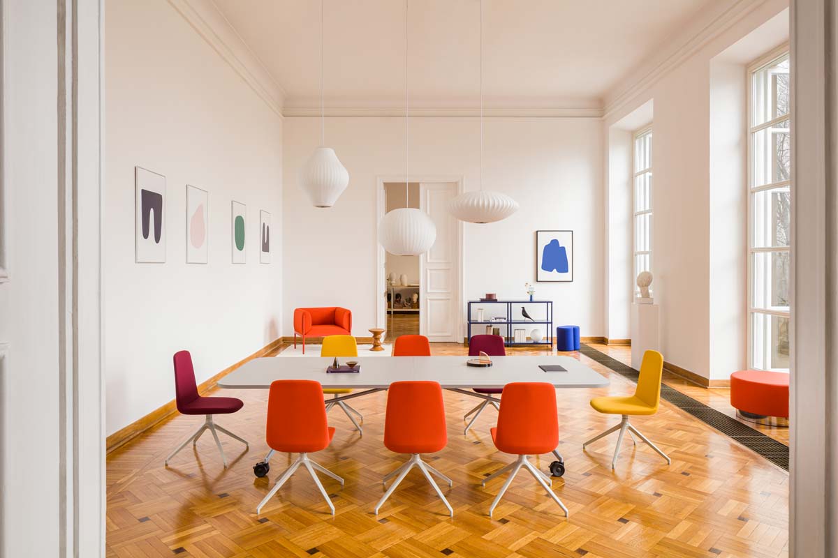 Ulti UKP19 - Stuhl Drehbasis in Anthrazit präsentiert im Onlineshop von KAQTU Design AG. Drehstuhl ist von Mdd