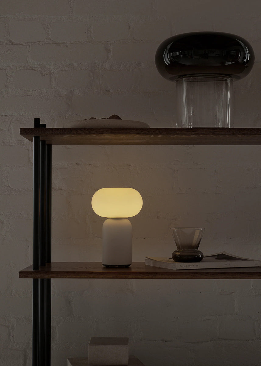 Velis VLS01 - Lampe in präsentiert im Onlineshop von KAQTU Design AG. Tischleuchte ist von Tamo