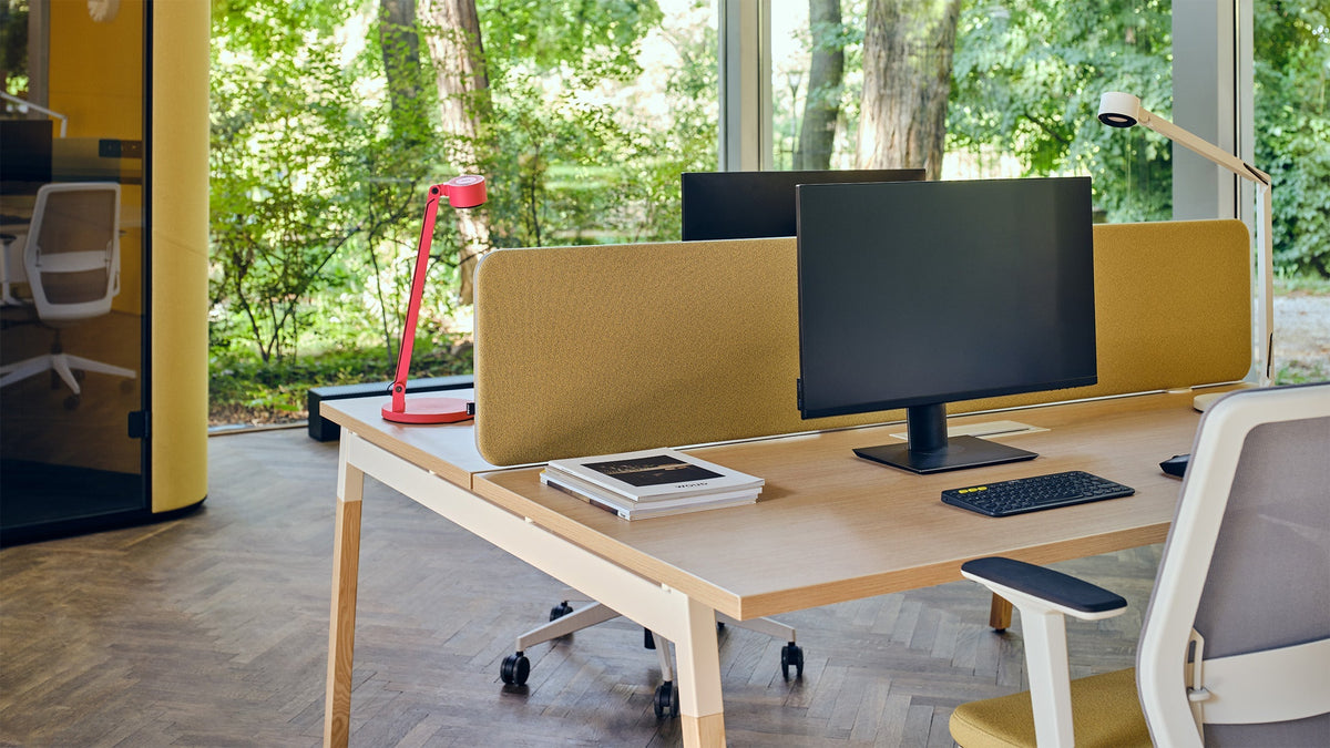 Optimale Raumakustik mit stilvollen Wandpaneelen & Teppichen von KAQTU. Für ein ruhiges, wohnliches Zuhause – funktional & designorientiert.