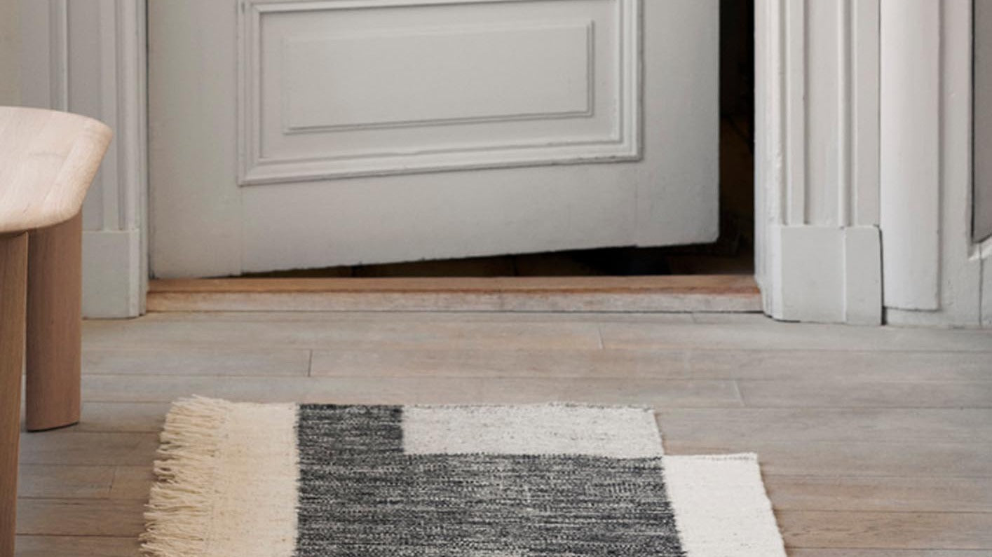 Eleganter Teppich 200 x 300 cm in sanften Farben, ideal für stilvolle Wohnräume und gemütliche Atmosphäre.