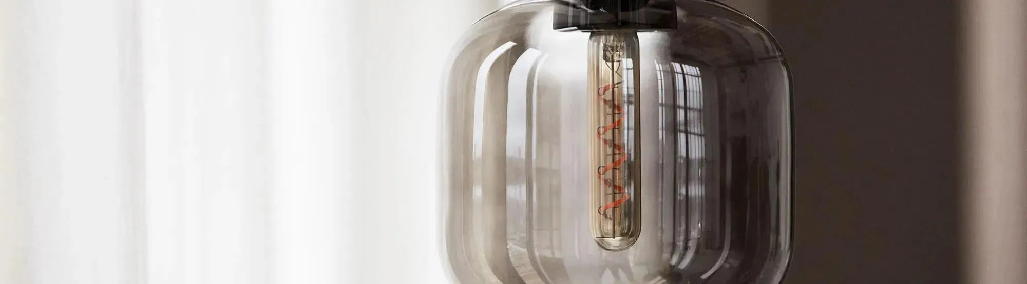 Amp Leuchten von Normann Copenhagen – Glas trifft Marmor