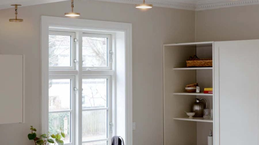 Entdecke die Asteria-Kollektion von Umage: elegante Leuchten, die skandinavisches Design mit dimmbarer Funktionalität vereinen. Perfekt für stilvolles Wohnen!