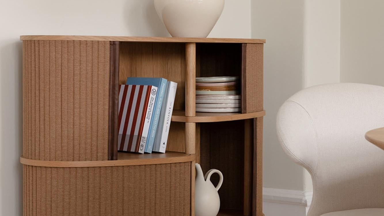 Entdecke die stilvollen Sideboards & TV-Möbel der Audacious Kollektion von Umage. Modernes Design, durchdachte Stauraumlösungen und persönliche Stilvielfalt.