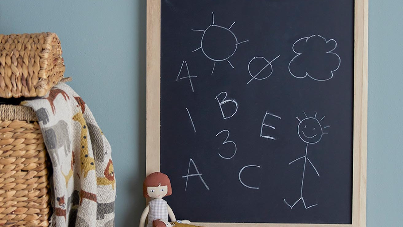 Büromaterial & Pinnwände: Praktisches Home-Office Zubehör mit Organizer, Notizbüchern und Magnettafeln für effiziente, übersichtliche Arbeitsbereiche