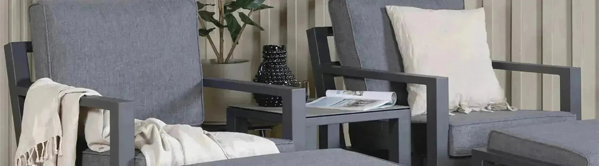 Stilvolle Outdoor-Möbel der Barcelona-Kollektion von Venture Home, modernes Design mit klaren Linien und harmonischen Farben, ideal für eine einladende Gartenatmosphäre.