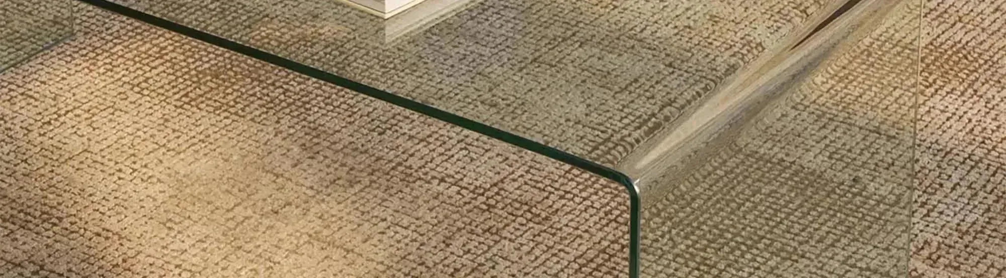 Entdecke die Burano Glastische von Kave Home – elegante Sofatische und Esstische, ideal für gesellige Abende und stilvolle Akzente in deinem Wohnraum.