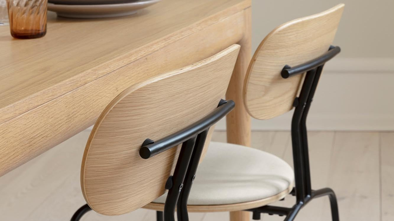 Elegante beige Esszimmerstühle mit sanften Nuancen, zeitlosem Design und hohem Komfort für stilvolle Essbereiche.