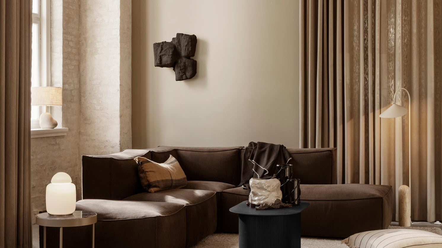 Catena: Flexibles modulares Sofa von Ferm Living - zeitloses Design, anpassbare Modularität, hochwertige Stoffe und komfortable Polster.