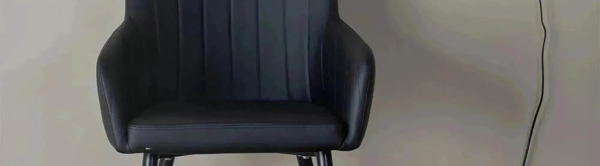 Stilvolle und bequeme Stühle aus der Comfort-Kollektion von Venture Home, perfekt für Esszimmer, Home Office oder Leseecken, mit modernem Design und hochwertigen Materialien.