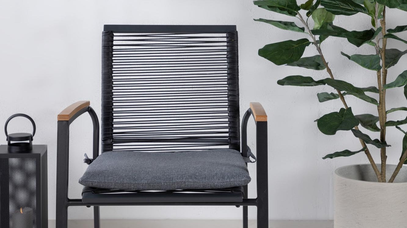 Entspanne stilvoll im Freien mit der Dallas Kollektion von Venture Home. Hochwertige, wetterfeste Möbel für deine Outdoor-Oase!