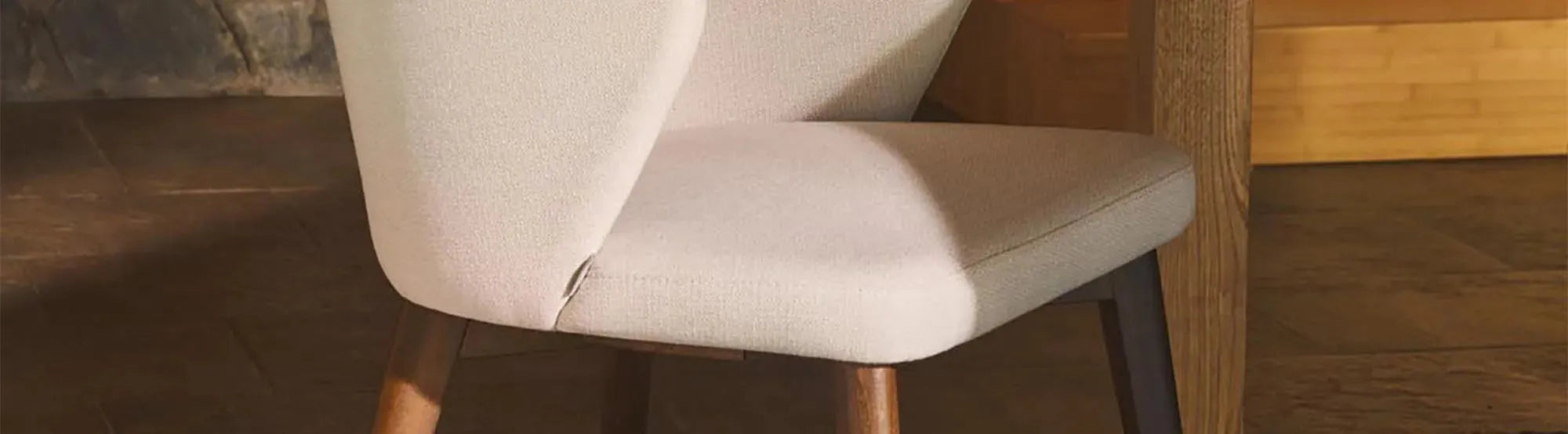 Darice von Kave Home – gepolsterte Stühle aus massivem Holz