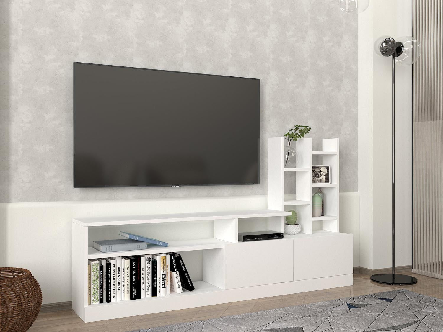 Elegante Schmuckstücke der Dolunay Kollektion von Opviq, inspiriert von Mondlicht und zeitloser Schönheit.