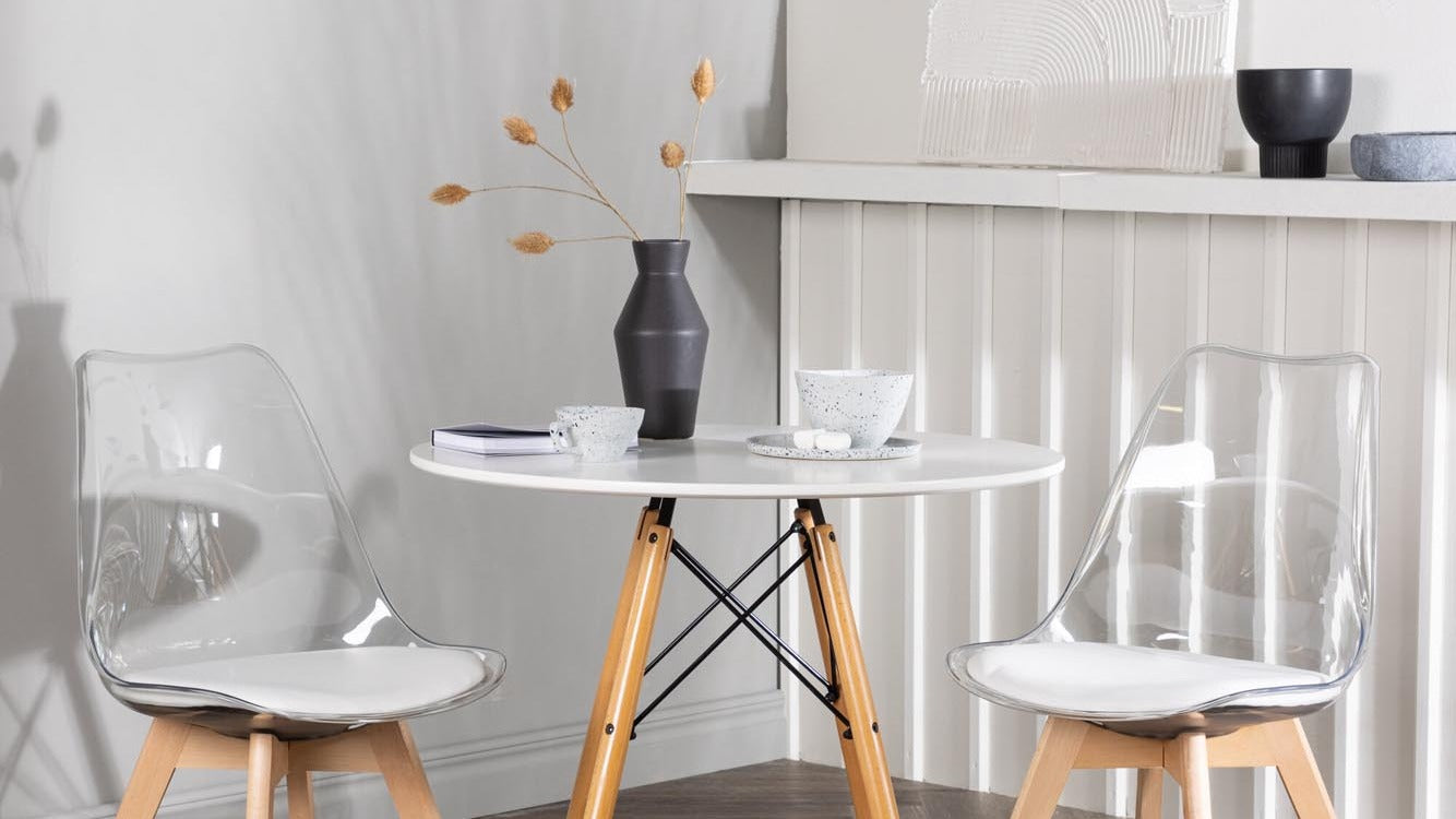 Edvin Stühle von Venture Home – elegante, bequeme Polsterstühle mit hochwertiger Verarbeitung, vielseitig im Esszimmer, Arbeitszimmer oder Wohnzimmer.