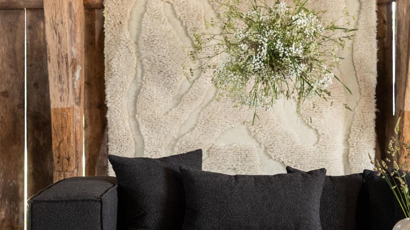 Entdecken Sie die Gillholmen Sofas: skandinavisches Design, hoher Komfort, individuelle Anpassungen und stilvolle Entspannung für Ihr Zuhause.