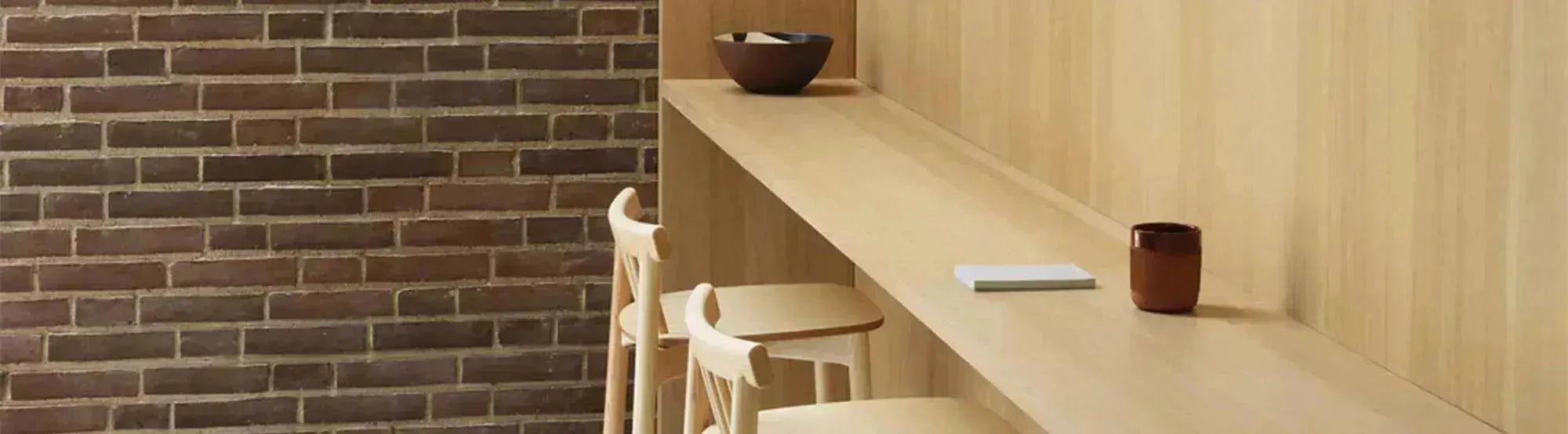 Pendelleuchte der Hat Serie von Normann Copenhagen mit klarem, kegelförmigem Schirm in modernem, minimalistischem Design, inspiriert von klassischen Kopfbedeckungen.
