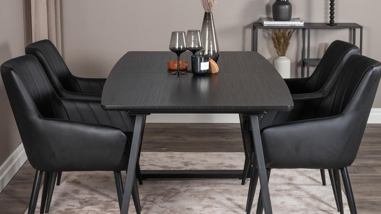 Entdecke die Inca Tische von Venture Home: Hochwertige, massive Holztische in verschiedenen Größen und Formen, die Stil und Funktion vereinen.