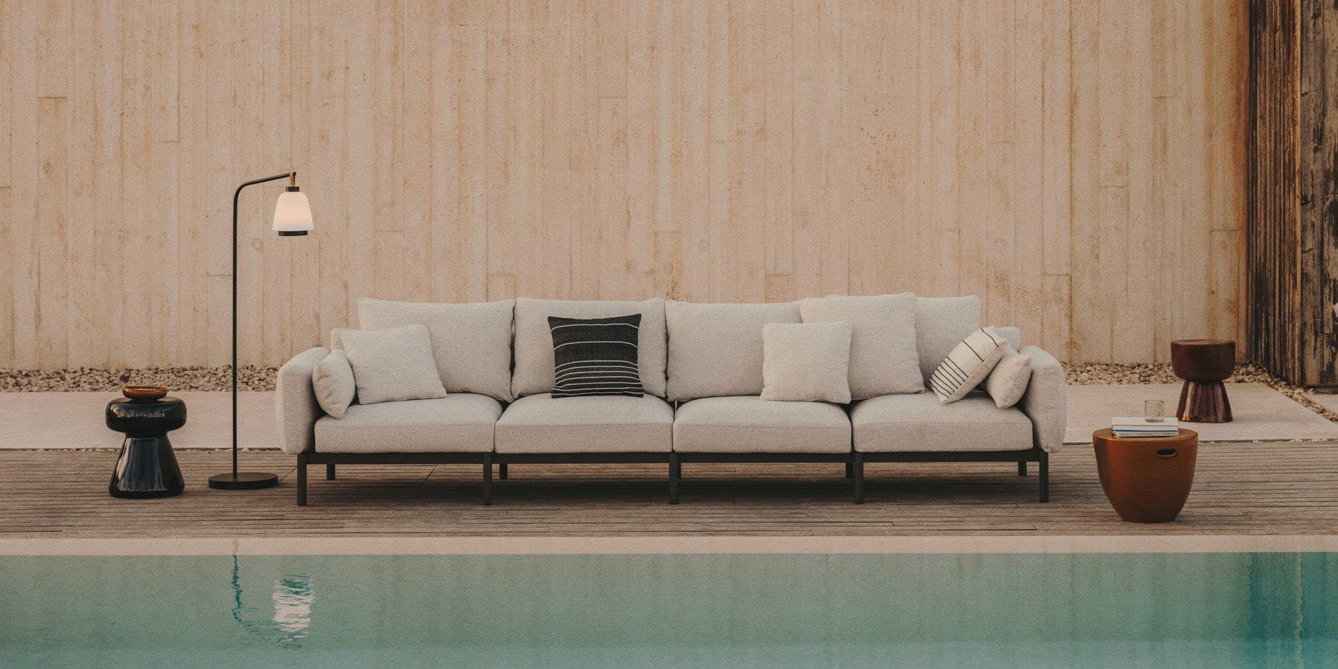 Outdoor-Sofas – wetterfest, komfortabel & stilvoll