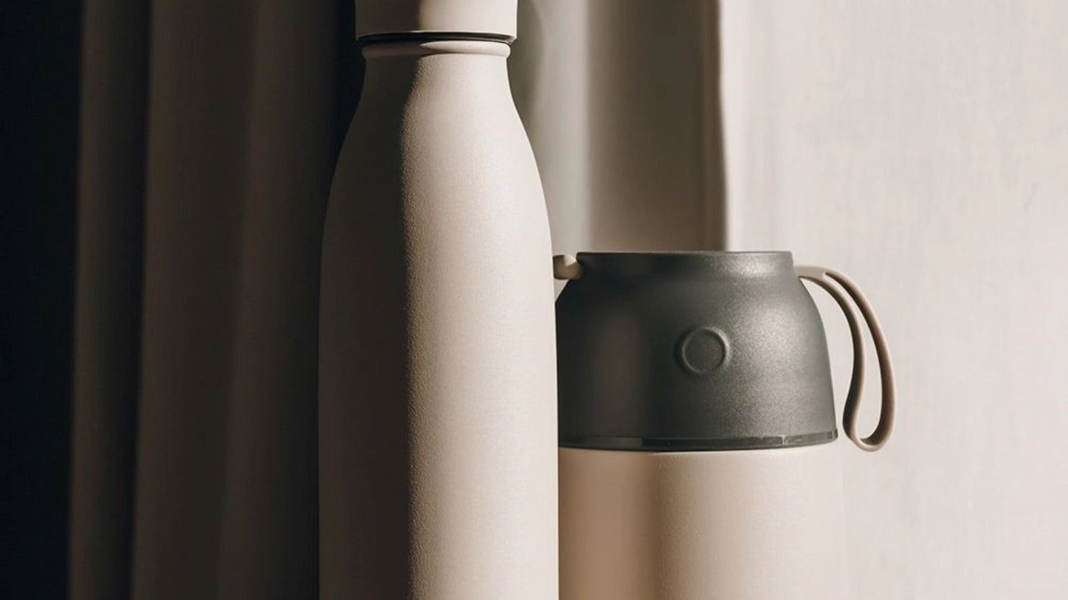 Die Kollektion AYA & IDA vereint minimalistische Silhouetten, nachhaltige Materialien und feminine Ästhetik für vielseitige, hochwertige Looks.