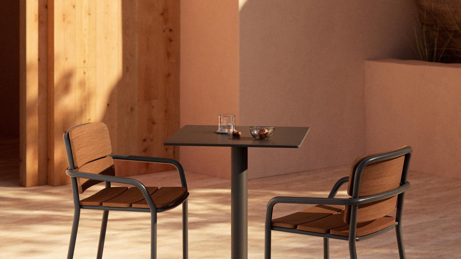 Outdoor-Barstuhl mit Armlehne