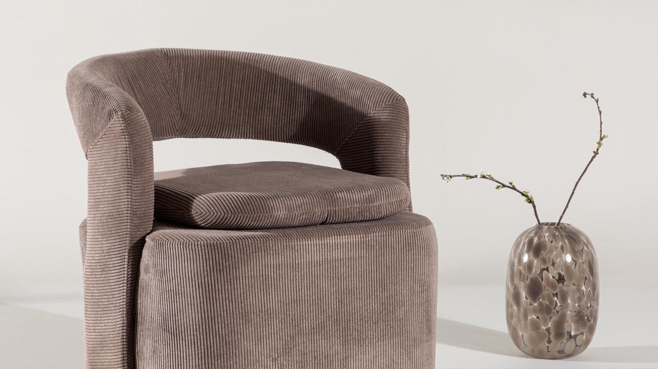 Entdecke die Laurel Sessel von Venture Home: Stilvolle, ergonomische Sessel, die Komfort und Eleganz perfekt vereinen. Finde deinen Lieblingsplatz!