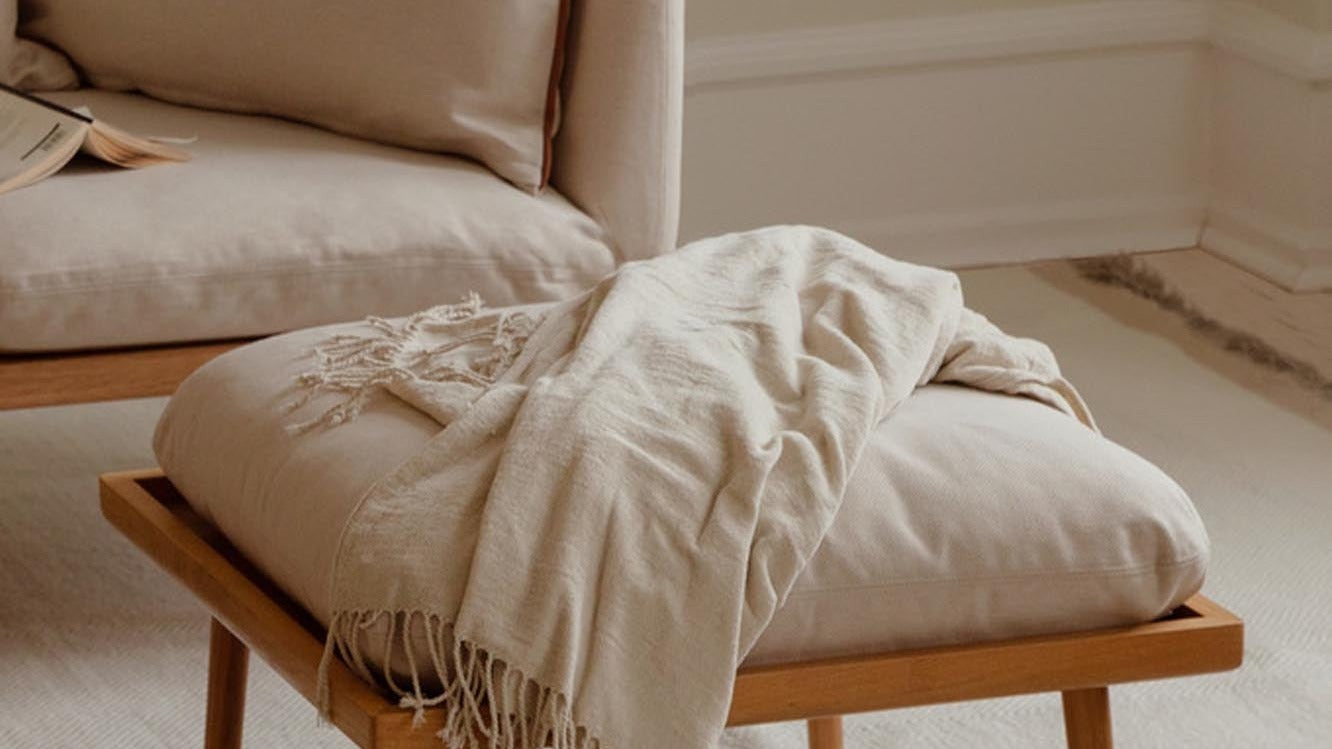 Entdecke die Lounge-Around Kollektion von Umage: stilvolle Sofas und Daybeds, die Komfort, skandinavisches Design und Nachhaltigkeit vereinen.