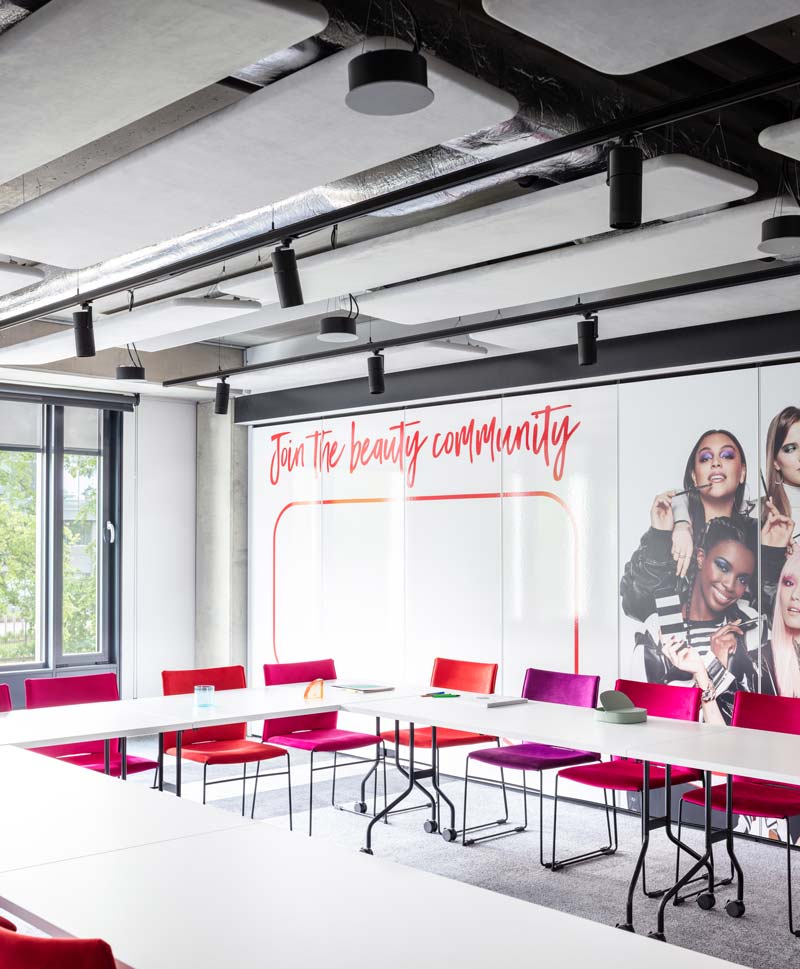 Moderner Klapptisch Easy PFT01 von Mdd in stilvollem Design, ideal für Konferenzen und Meetings, platzsparend und stabil.