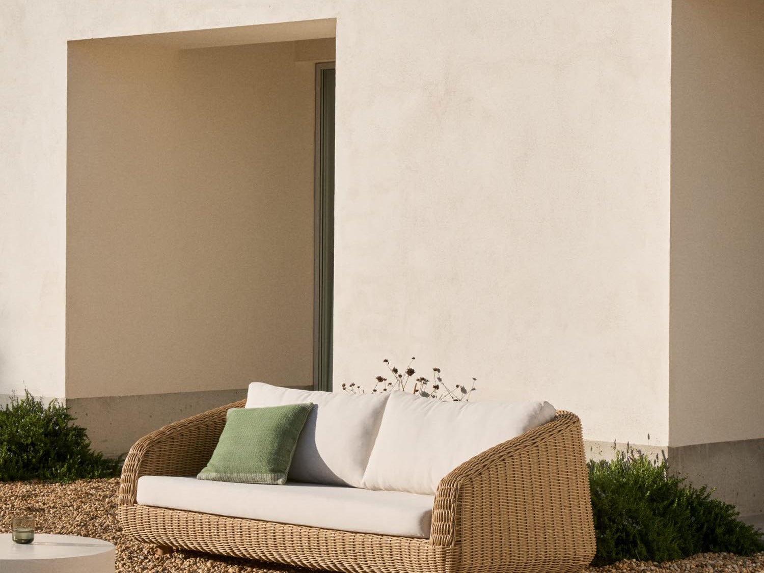 Elegante Meria Kollektion von Kave Home: stilvolle Möbel mit modernem Design und warmen Holztönen.