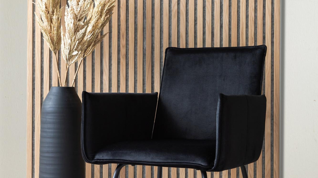 Entdecke die Petra Stuhlserie von Venture Home: Elegante, bequeme Stühle in verschiedenen Designs für Stil und Komfort in deinem Zuhause.