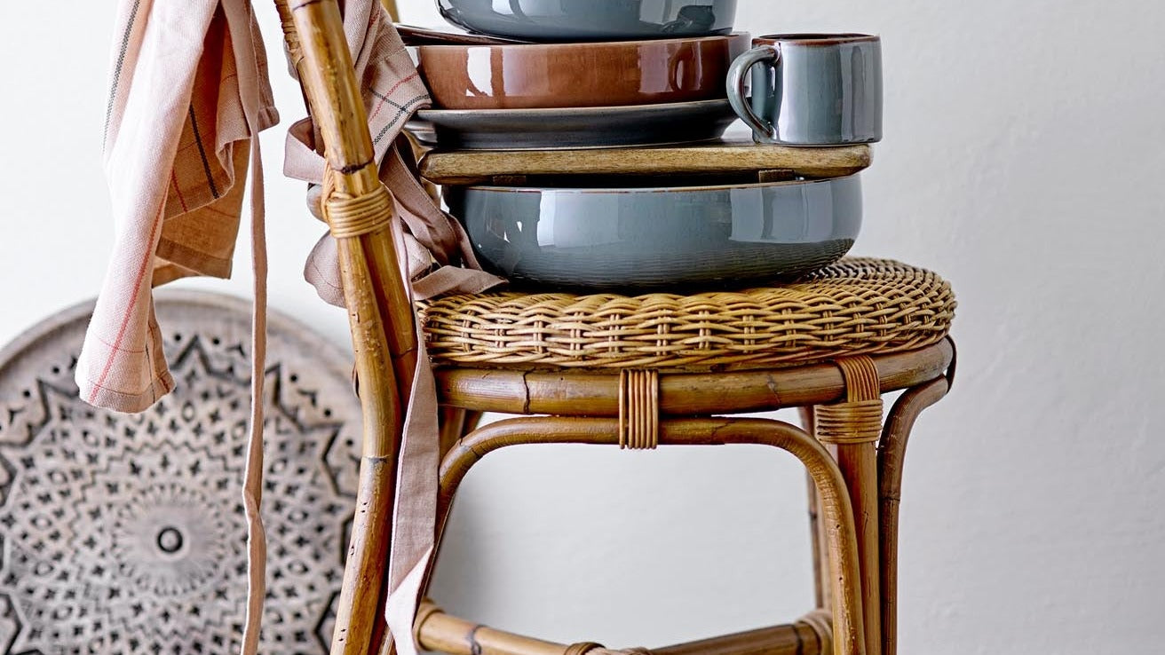 Pixie Geschirrserie von Bloomingville: sanfte Pastellfarben, organische Formen; Teller, Schalen, Tassen – skandinavisch stilvoll charmant jeden Tisch.