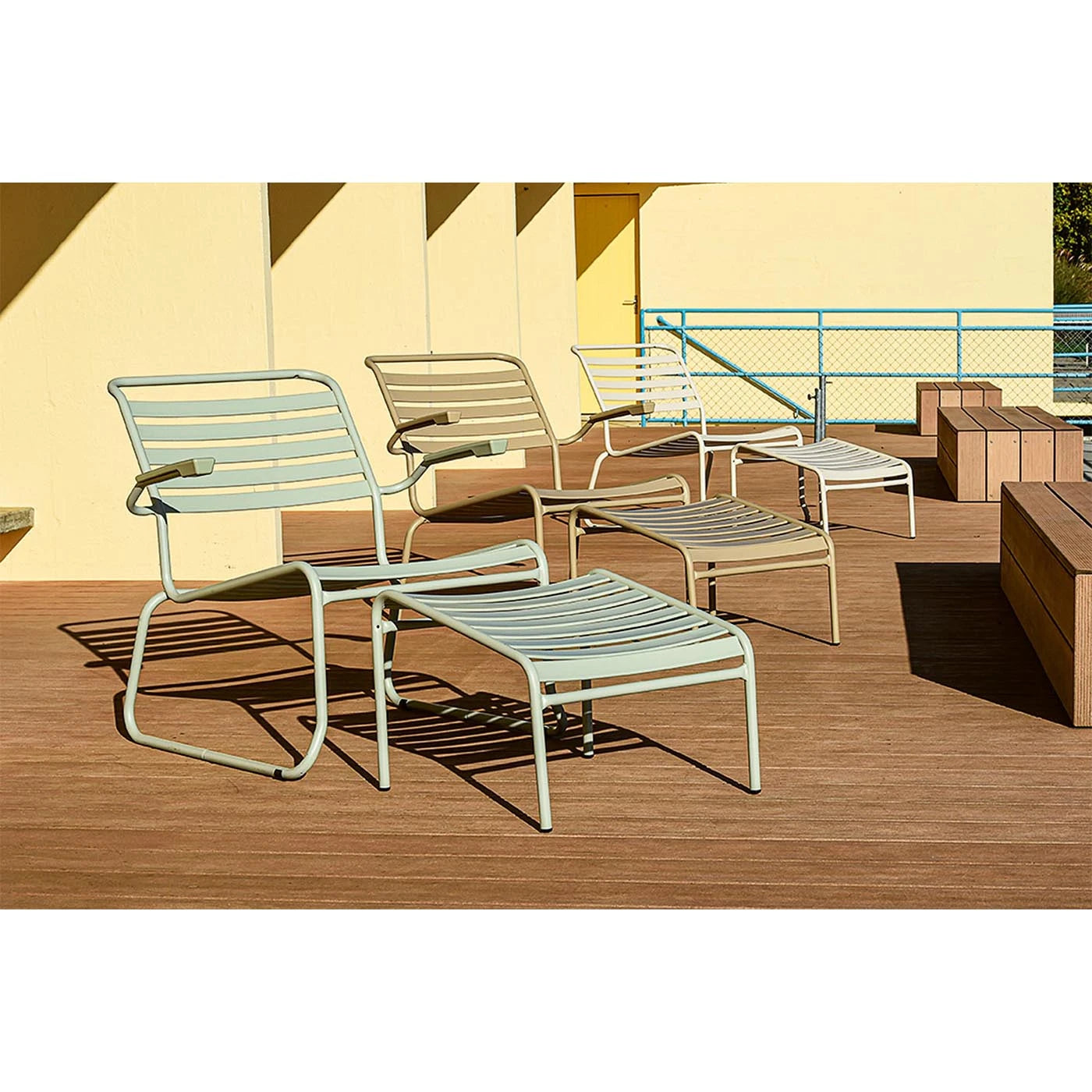 Säntis Gartenmöbel von Schaffner: Wetterfeste, stapelbare Stühle, Tische und Lounger in zeitlosem Design, ideal für Garten, Terrasse und Gastronomie. Swiss Made.