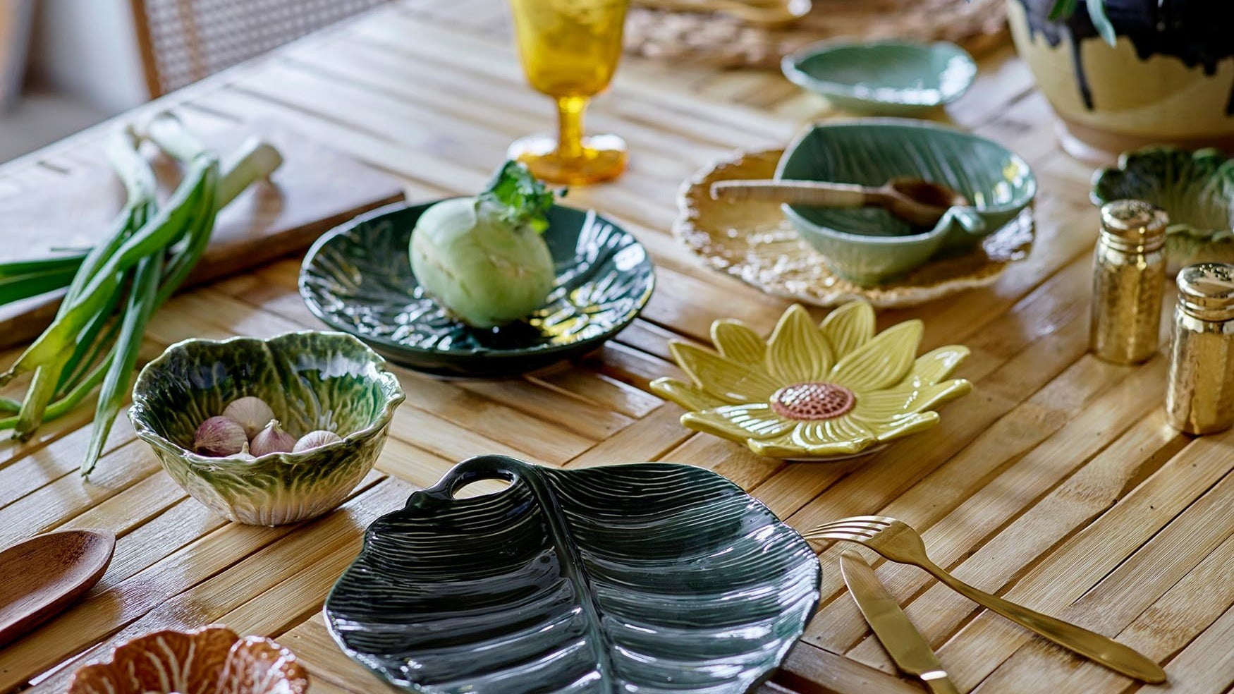 Entdecke die Savanna Geschirrserie von Bloomingville: Eleganz, skandinavisches Design und afrikanisches Flair vereinen sich in einzigartigen, handgefertigten Stücken.