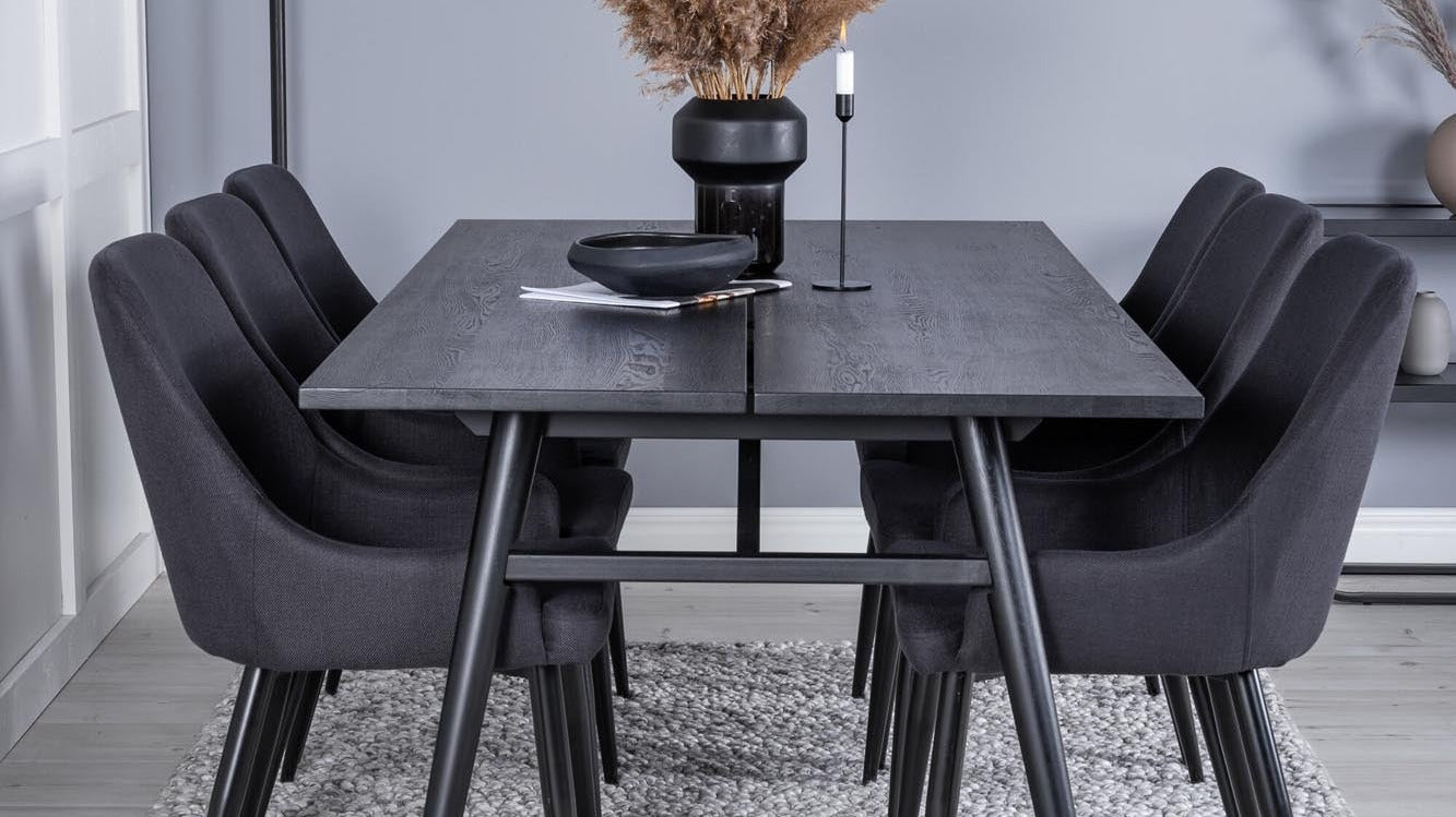 Sleek Ausziehbarer Tisch von Venture Home: Moderner, langlebiger Esstisch mit cleverem Ausziehmechanismus für flexible Raumnutzung.