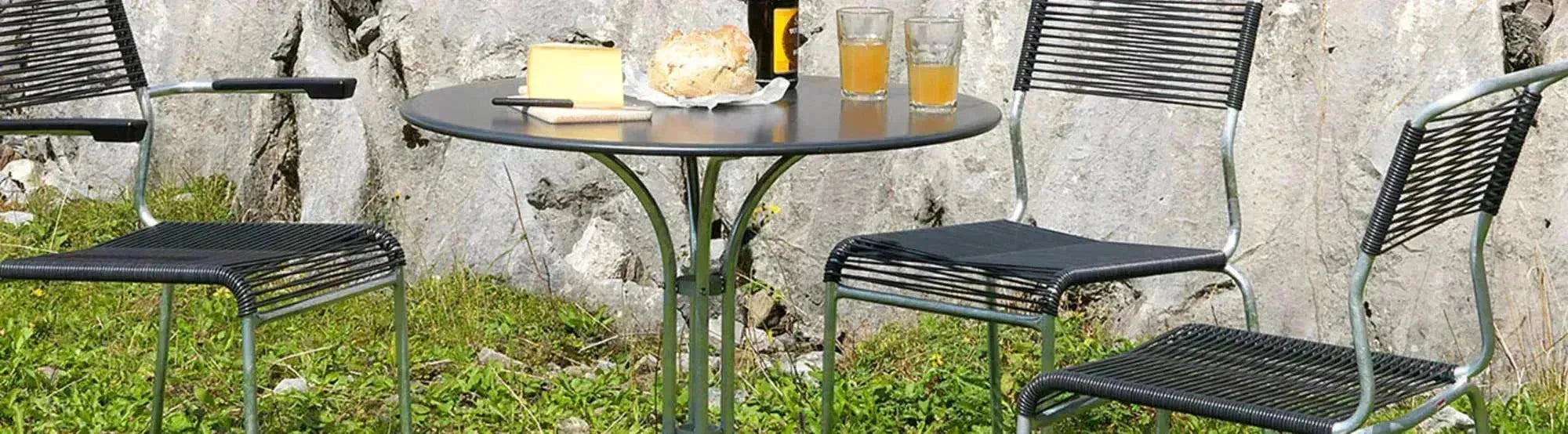 Schaffner St. Moritz – runde Gartentische & Lättlistühle