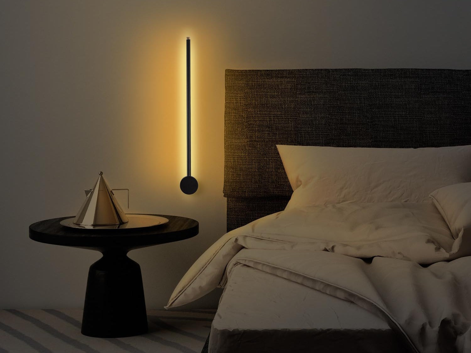 Elegante Klinge mit kunstvollem Griff, Teil der Sword Kollektion von Opviq, ideal für Sammler und Liebhaber.